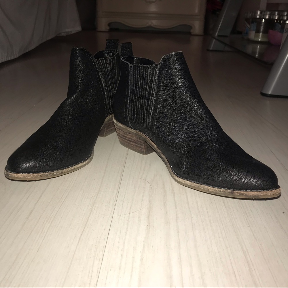 Steve Madden “Tallie” Leather Ankle Booties🍁🍂❤️